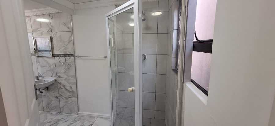 To Let 2 Bedroom Property for Rent in Zeekoevlei Western Cape
